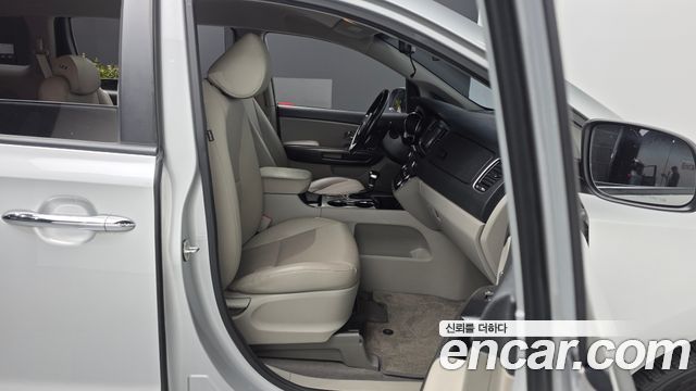 Kia Canival 2019 — photo 17
