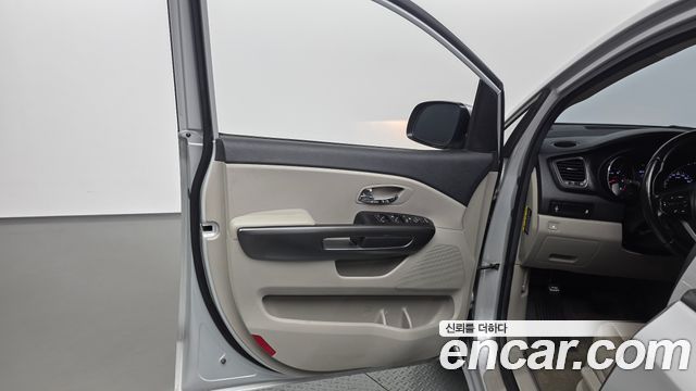 Kia Canival 2019 — photo 14