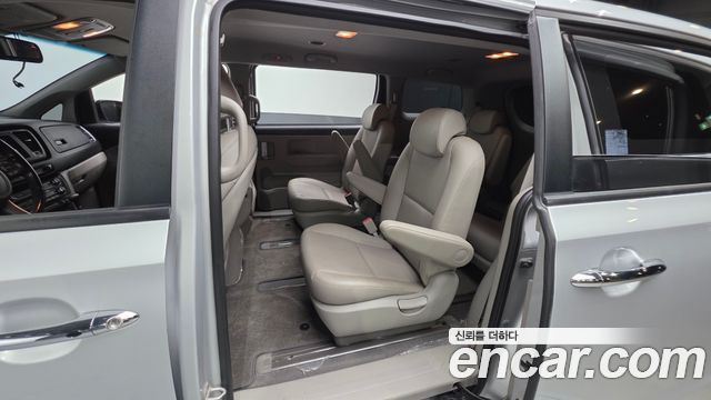 Kia Canival 2019 — photo 16