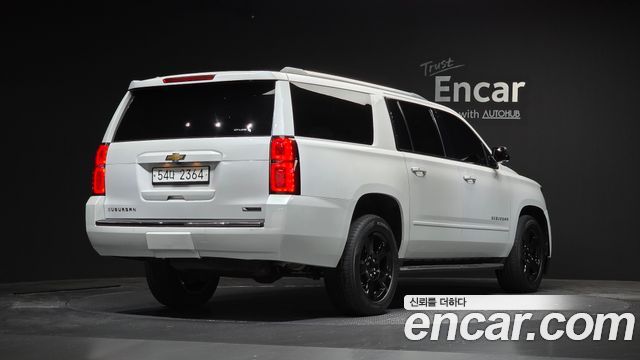 Chevrolet Surburban 2017 — photo 2
