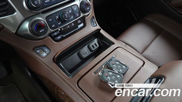 Chevrolet Surburban 2017 — photo 9