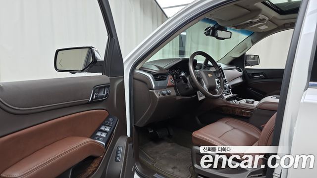 Chevrolet Surburban 2017 — photo 10