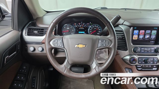 Chevrolet Surburban 2017 — photo 14