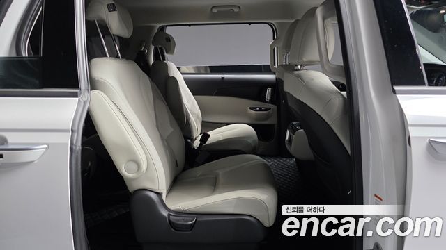 Kia Canival 2022 — photo 17