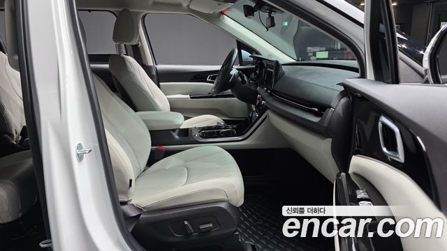 Kia Canival 2022 — photo 16