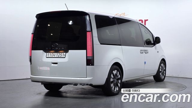 Hyundai Staria 2022 — photo 2
