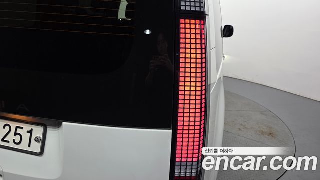 Hyundai Staria 2022 — photo 9