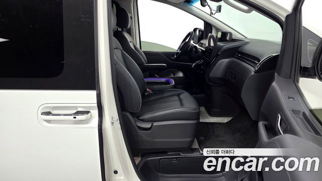 Hyundai Staria 2022 — photo 16