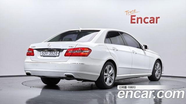 Mercedes-Benz E-Class 2013 — photo 2