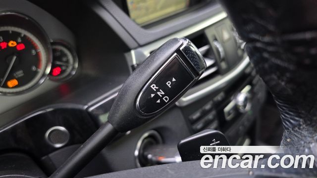 Mercedes-Benz E-Class 2013 — photo 12