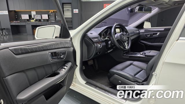 Mercedes-Benz E-Class 2013 — photo 13