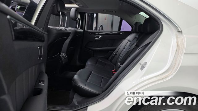 Mercedes-Benz E-Class 2013 — photo 17