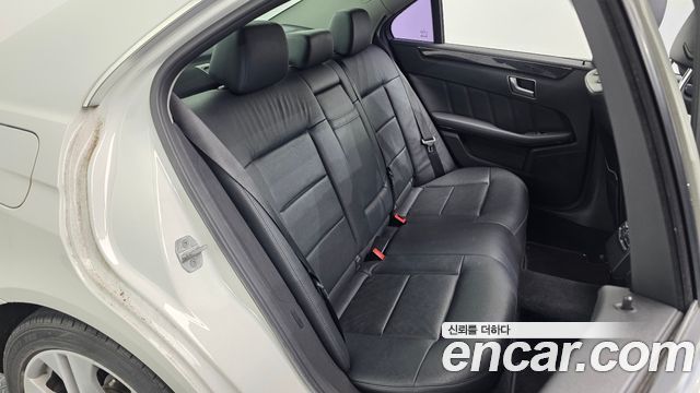 Mercedes-Benz E-Class 2013 — photo 18