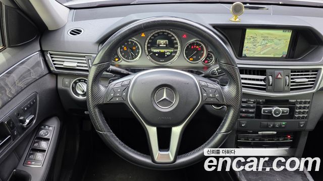Mercedes-Benz E-Class 2013 — photo 19