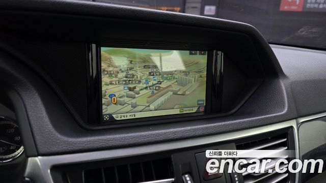 Mercedes-Benz E-Class 2013 — photo 20