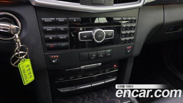 Mercedes-Benz E-Class 2013 — photo 23