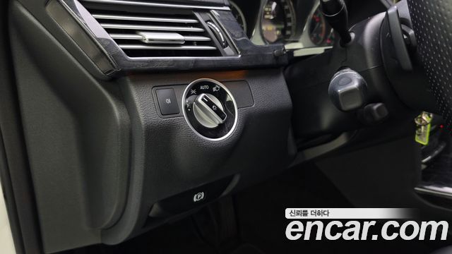Mercedes-Benz E-Class 2013 — photo 25