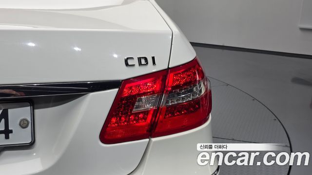 Mercedes-Benz E-Class 2013 — photo 9