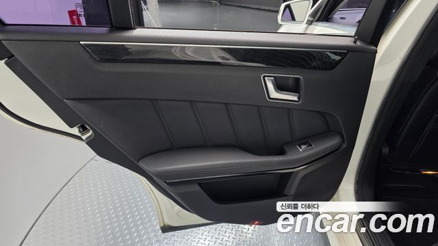 Mercedes-Benz E-Class 2013 — photo 15