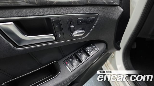 Mercedes-Benz E-Class 2013 — photo 27