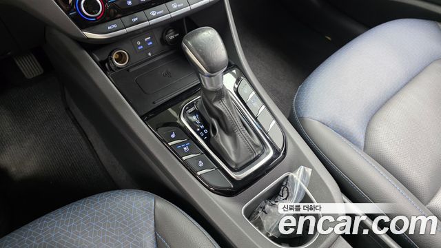 Hyundai Ioniq 2016 — photo 12