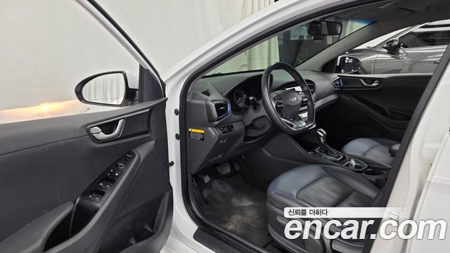 Hyundai Ioniq 2016 — photo 13