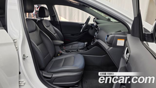 Hyundai Ioniq 2016 — photo 17
