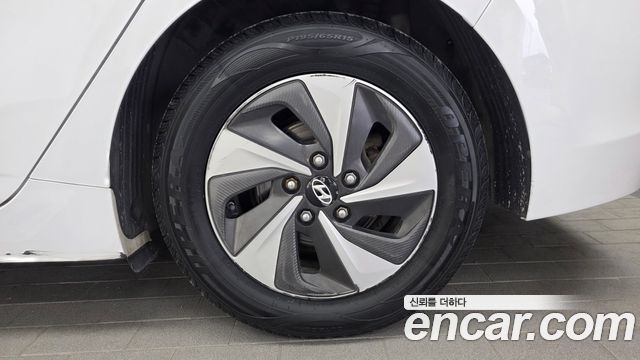 Hyundai Ioniq 2016 — photo 7