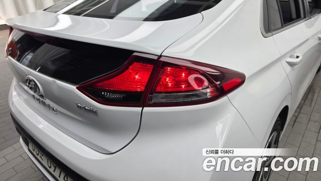 Hyundai Ioniq 2016 — photo 9