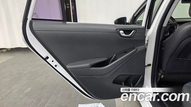 Hyundai Ioniq 2016 — photo 15