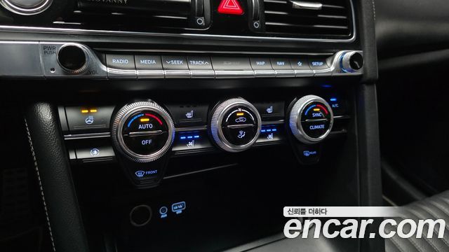 Genesis G70 2019 — photo 16