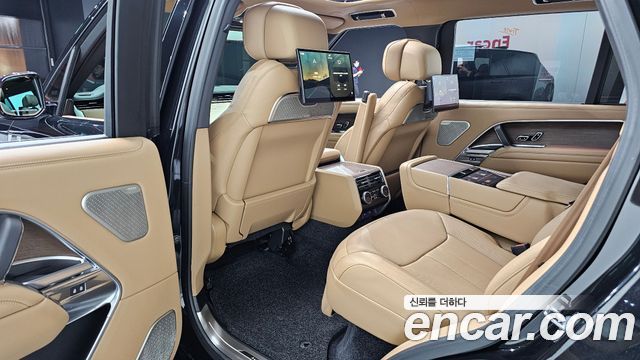 Land Rover Range Rover 2023 — photo 18