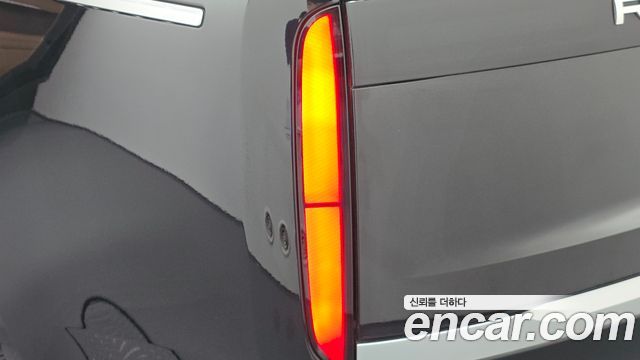 Land Rover Range Rover 2023 — photo 9