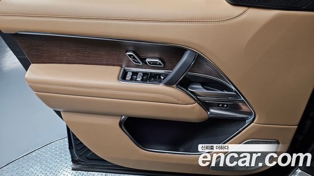Land Rover Range Rover 2023 — photo 14