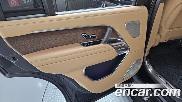 Land Rover Range Rover 2023 — photo 15