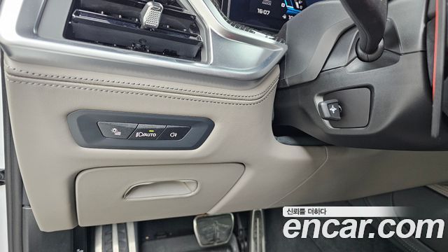 BMW X6M 2025 — photo 25