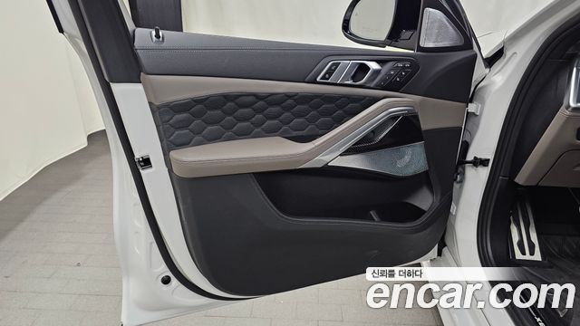 BMW X6M 2025 — photo 14