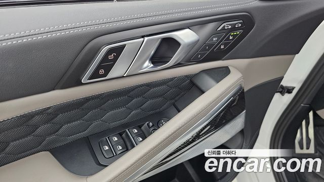 BMW X6M 2025 — photo 27