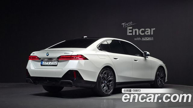 BMW 5-Series 2026 — photo 2