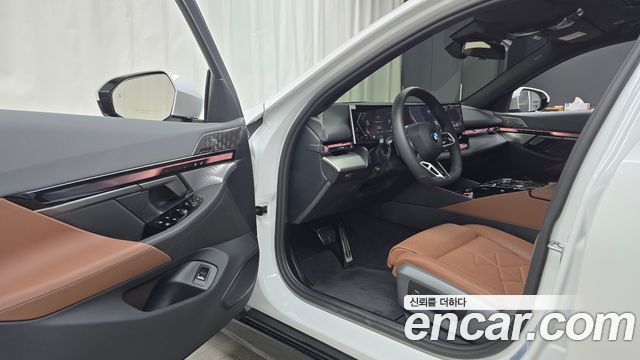 BMW 5-Series 2026 — photo 13