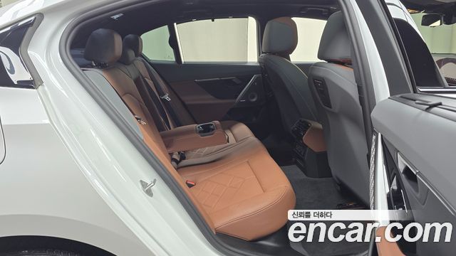 BMW 5-Series 2026 — photo 17