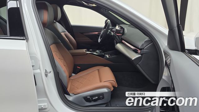 BMW 5-Series 2026 — photo 16