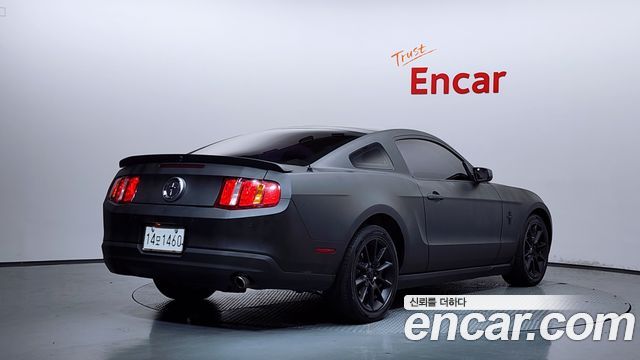 Ford Mustang 2010 — photo 2