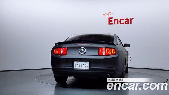 Ford Mustang 2010 — photo 4