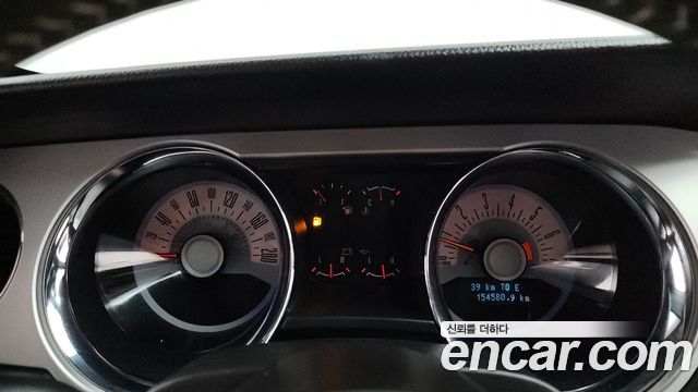 Ford Mustang 2010 — photo 8