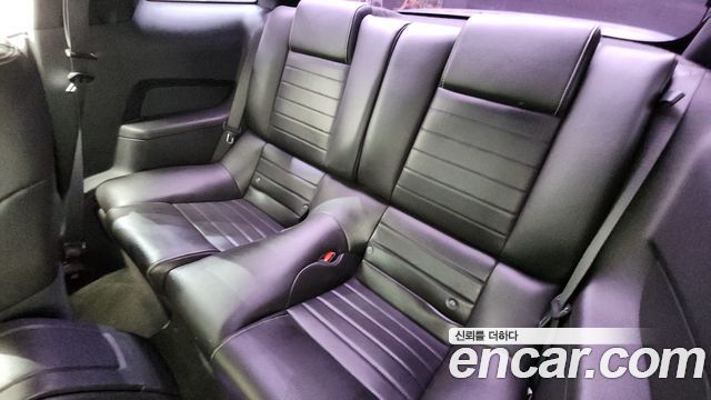 Ford Mustang 2010 — photo 11