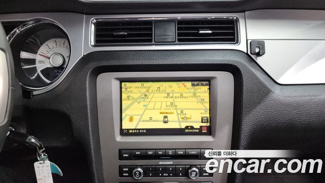 Ford Mustang 2010 — photo 12