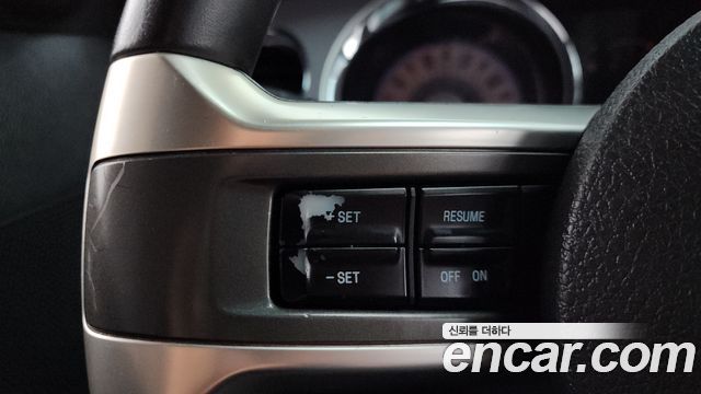 Ford Mustang 2010 — photo 15