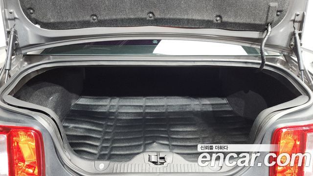 Ford Mustang 2010 — photo 17
