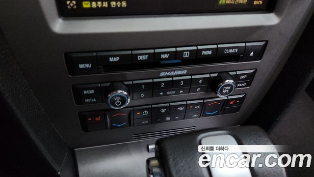 Ford Mustang 2010 — photo 19